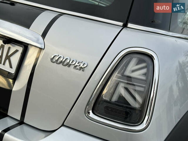 Сірий Міні Cooper, об'ємом двигуна 1.6 л та пробігом 100 тис. км за 9200 $, фото 25 на Automoto.ua