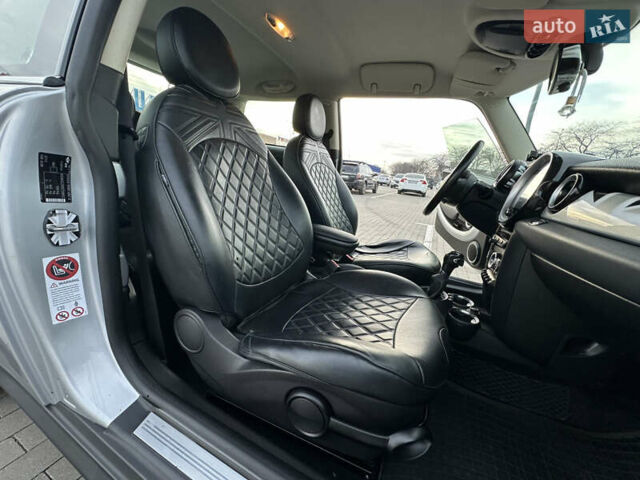 Сірий Міні Cooper, об'ємом двигуна 1.6 л та пробігом 100 тис. км за 9900 $, фото 35 на Automoto.ua