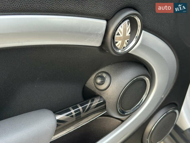 Сірий Міні Cooper, об'ємом двигуна 1.6 л та пробігом 100 тис. км за 9900 $, фото 42 на Automoto.ua