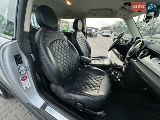 Сірий Міні Cooper, об'ємом двигуна 1.6 л та пробігом 100 тис. км за 9200 $, фото 34 на Automoto.ua