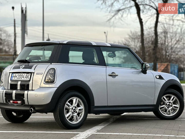 Сірий Міні Cooper, об'ємом двигуна 1.6 л та пробігом 100 тис. км за 9900 $, фото 19 на Automoto.ua