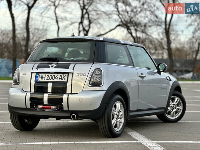 Сірий Міні Cooper, об'ємом двигуна 1.6 л та пробігом 100 тис. км за 9900 $, фото 2 на Automoto.ua