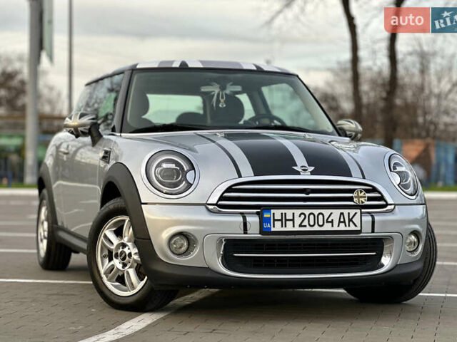 Сірий Міні Cooper, об'ємом двигуна 1.6 л та пробігом 100 тис. км за 9900 $, фото 1 на Automoto.ua