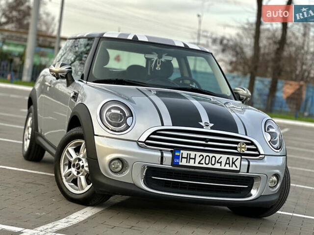 Сірий Міні Cooper, об'ємом двигуна 1.6 л та пробігом 100 тис. км за 9900 $, фото 9 на Automoto.ua