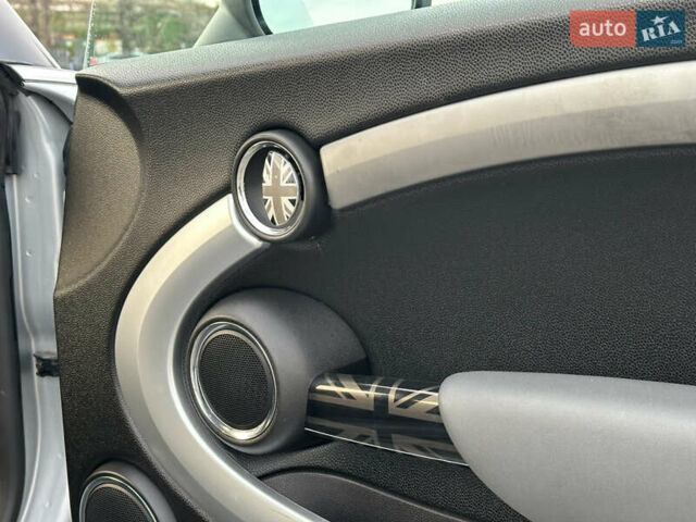 Сірий Міні Cooper, об'ємом двигуна 1.6 л та пробігом 100 тис. км за 9900 $, фото 32 на Automoto.ua