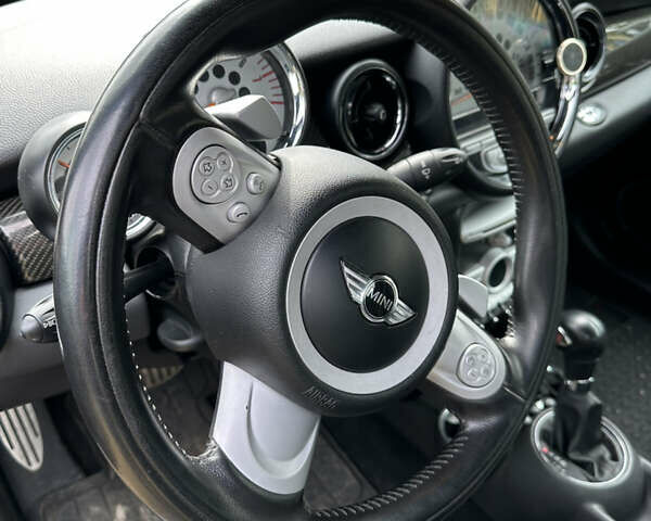 Серый Мини Купер, объемом двигателя 1.6 л и пробегом 187 тыс. км за 10000 $, фото 3 на Automoto.ua