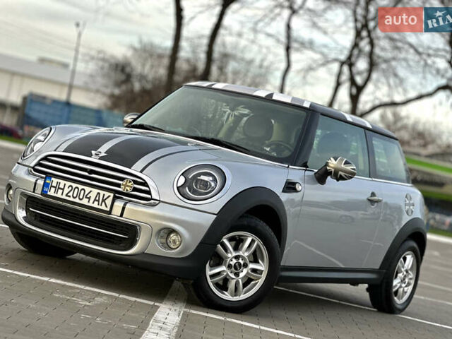 Сірий Міні Cooper, об'ємом двигуна 1.6 л та пробігом 100 тис. км за 9900 $, фото 6 на Automoto.ua