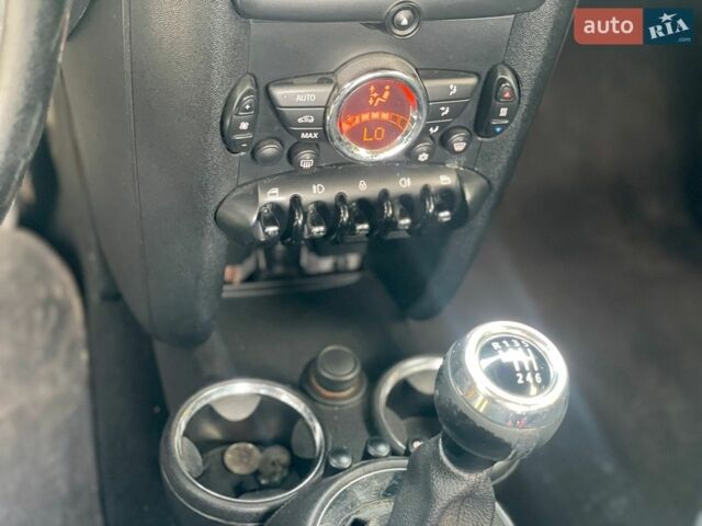 Сірий Міні Cooper, об'ємом двигуна 1.6 л та пробігом 218 тис. км за 8100 $, фото 21 на Automoto.ua