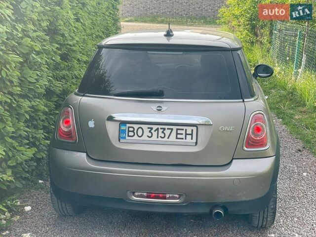Сірий Міні Cooper, об'ємом двигуна 1.6 л та пробігом 218 тис. км за 8100 $, фото 5 на Automoto.ua