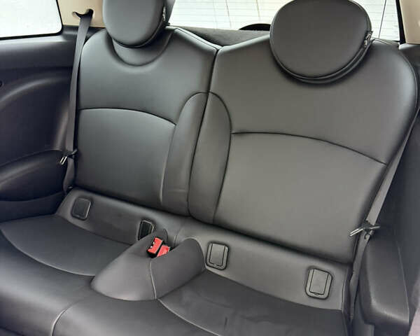 Серый Мини Купер, объемом двигателя 1.6 л и пробегом 170 тыс. км за 9999 $, фото 27 на Automoto.ua