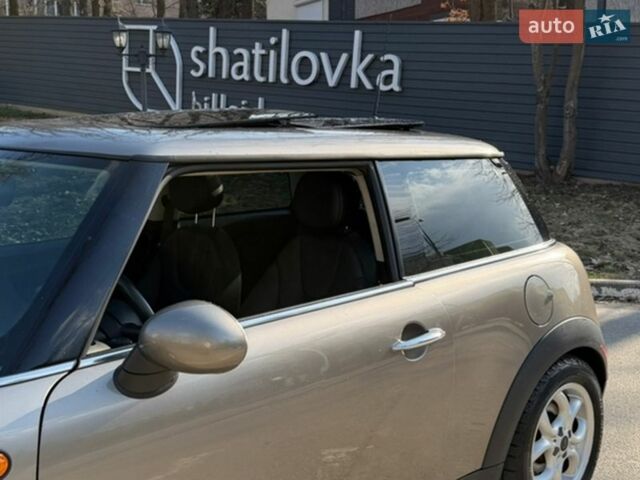 Серый Мини Купер, объемом двигателя 1.6 л и пробегом 170 тыс. км за 7100 $, фото 3 на Automoto.ua