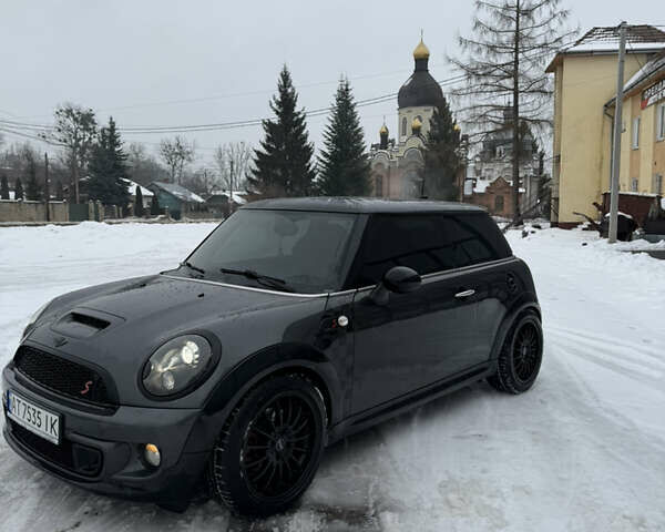 Серый Мини Купер, объемом двигателя 1.6 л и пробегом 170 тыс. км за 9999 $, фото 9 на Automoto.ua