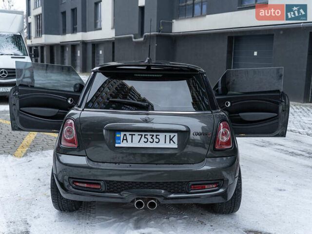 Серый Мини Купер, объемом двигателя 1.6 л и пробегом 169 тыс. км за 8888 $, фото 6 на Automoto.ua