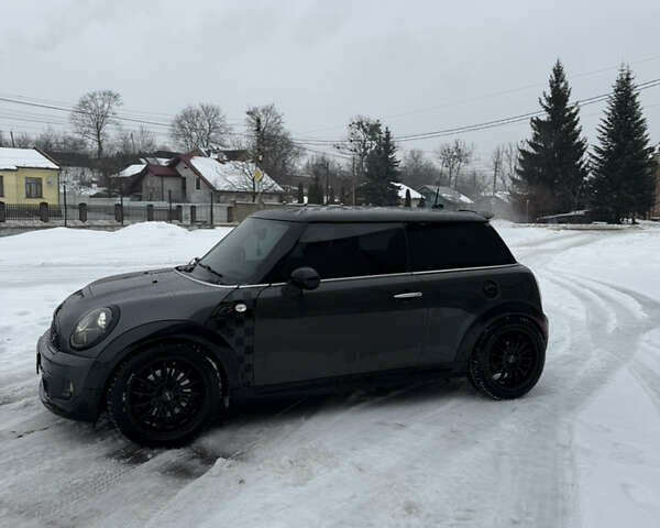 Серый Мини Купер, объемом двигателя 1.6 л и пробегом 170 тыс. км за 9999 $, фото 8 на Automoto.ua
