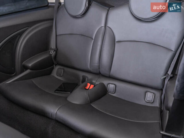 Серый Мини Купер, объемом двигателя 1.6 л и пробегом 169 тыс. км за 8888 $, фото 9 на Automoto.ua