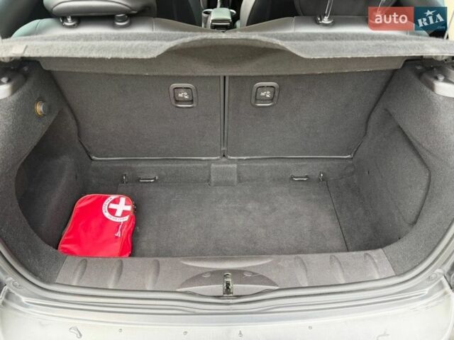 Серый Мини Купер, объемом двигателя 1.6 л и пробегом 170 тыс. км за 10999 $, фото 17 на Automoto.ua