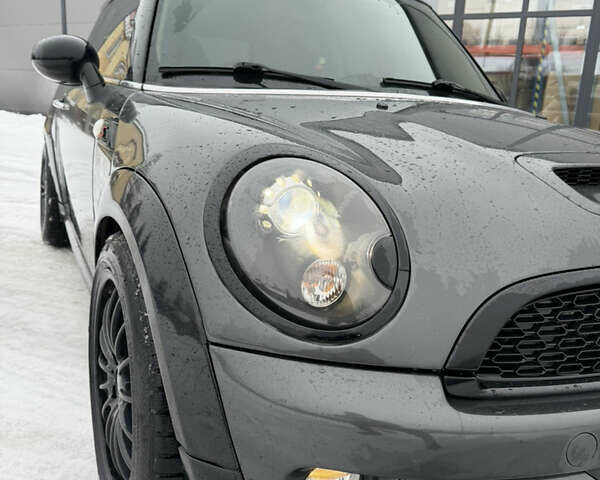 Серый Мини Купер, объемом двигателя 1.6 л и пробегом 170 тыс. км за 9999 $, фото 11 на Automoto.ua