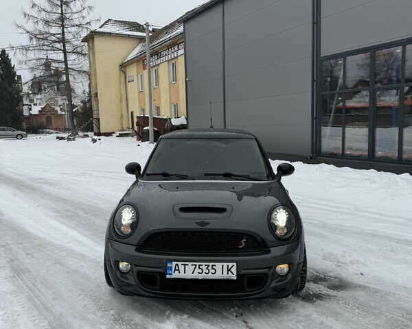 Серый Мини Купер, объемом двигателя 1.6 л и пробегом 170 тыс. км за 9999 $, фото 1 на Automoto.ua