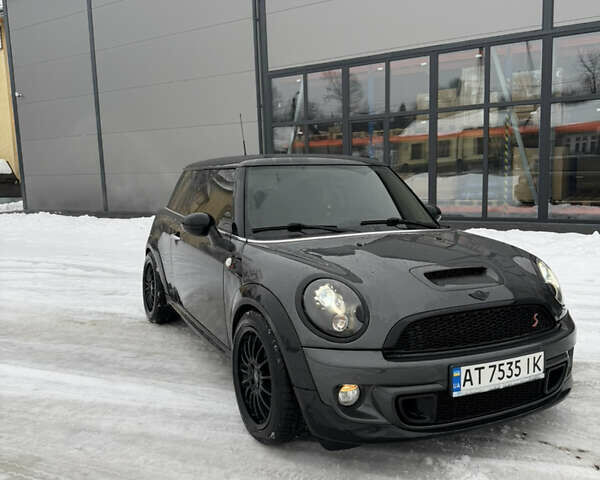 Серый Мини Купер, объемом двигателя 1.6 л и пробегом 170 тыс. км за 9999 $, фото 2 на Automoto.ua