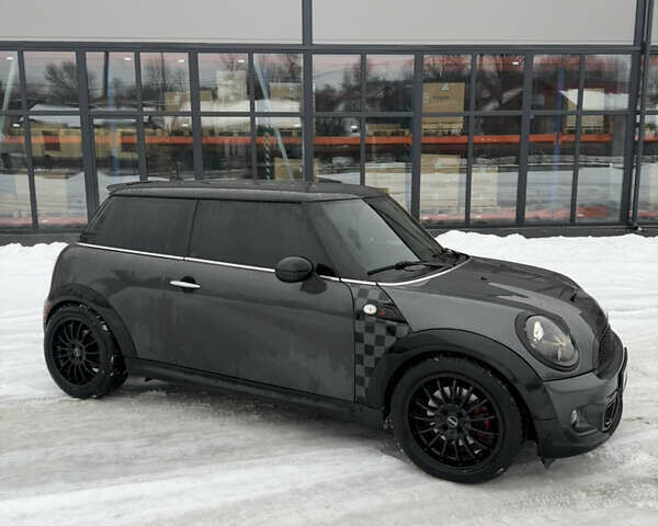 Серый Мини Купер, объемом двигателя 1.6 л и пробегом 170 тыс. км за 9999 $, фото 3 на Automoto.ua