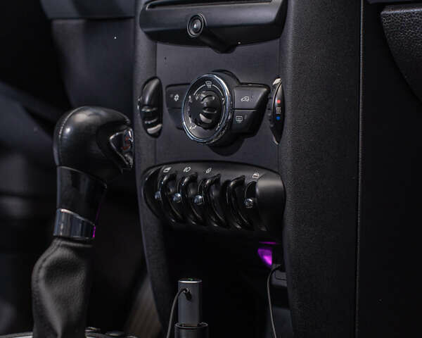 Серый Мини Купер, объемом двигателя 1.6 л и пробегом 169 тыс. км за 8888 $, фото 12 на Automoto.ua