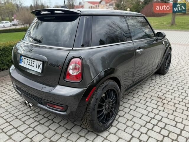 Серый Мини Купер, объемом двигателя 1.6 л и пробегом 170 тыс. км за 10999 $, фото 4 на Automoto.ua