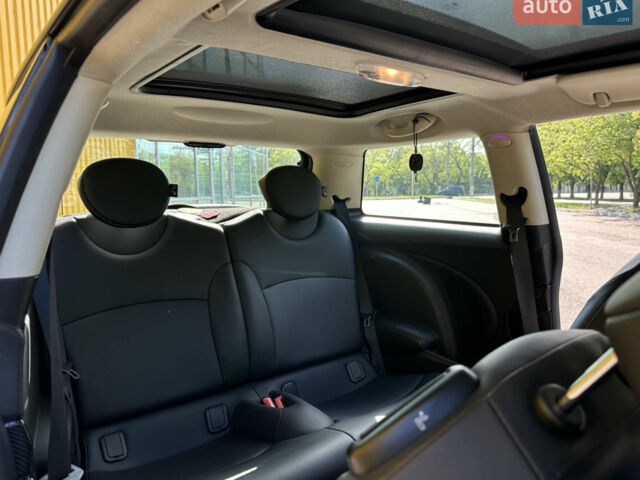 Сірий Міні Cooper, об'ємом двигуна 1.6 л та пробігом 93 тис. км за 10900 $, фото 18 на Automoto.ua
