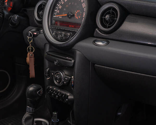 Серый Мини Купер, объемом двигателя 1.6 л и пробегом 169 тыс. км за 8888 $, фото 24 на Automoto.ua