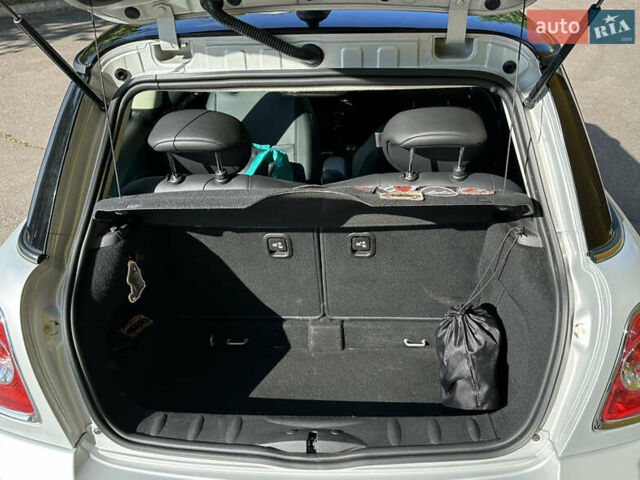 Сірий Міні Cooper, об'ємом двигуна 1.6 л та пробігом 93 тис. км за 14000 $, фото 19 на Automoto.ua