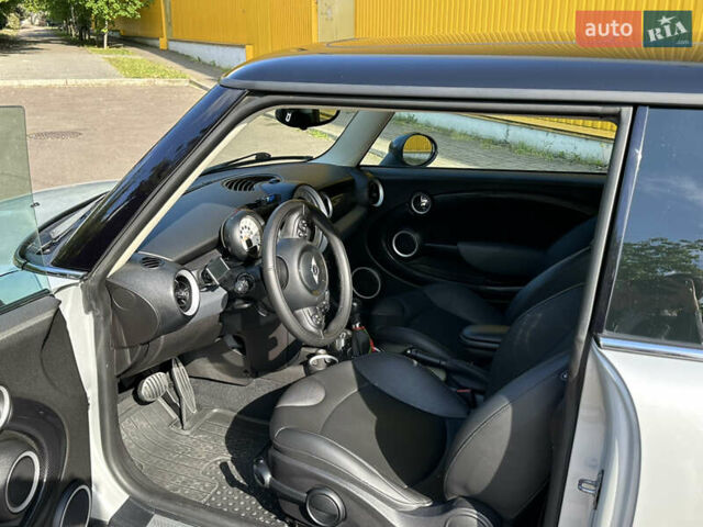 Сірий Міні Cooper, об'ємом двигуна 1.6 л та пробігом 93 тис. км за 14000 $, фото 11 на Automoto.ua