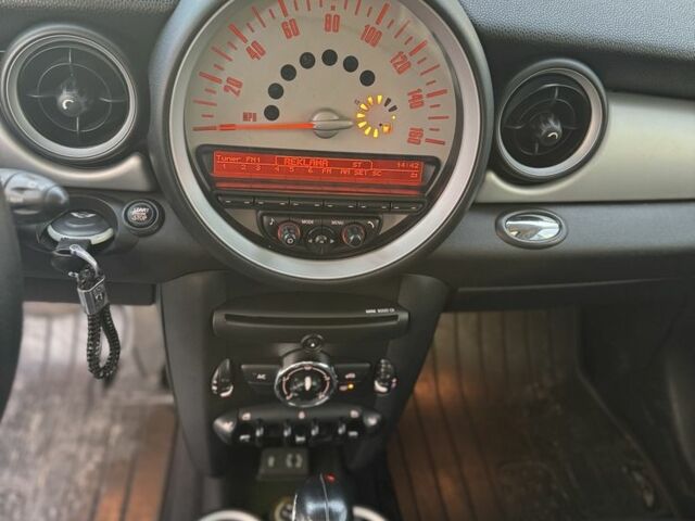Сірий Міні Cooper, об'ємом двигуна 1.6 л та пробігом 176 тис. км за 7500 $, фото 9 на Automoto.ua