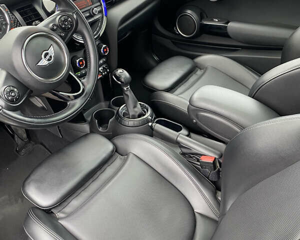 Серый Мини Купер, объемом двигателя 2 л и пробегом 167 тыс. км за 10999 $, фото 13 на Automoto.ua