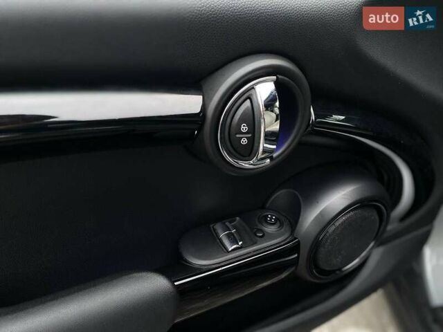 Сірий Міні Cooper, об'ємом двигуна 1.5 л та пробігом 85 тис. км за 11990 $, фото 16 на Automoto.ua