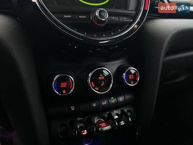 Сірий Міні Cooper, об'ємом двигуна 1.5 л та пробігом 85 тис. км за 11990 $, фото 29 на Automoto.ua