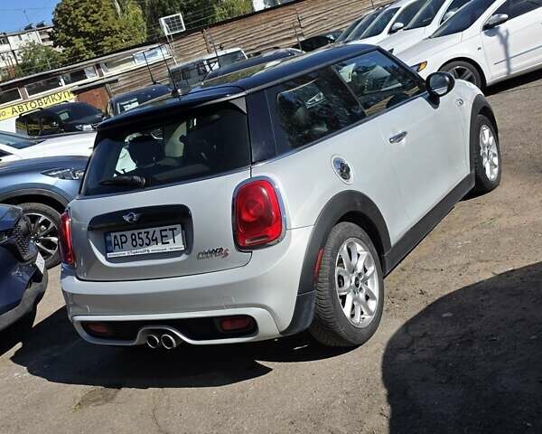 Сірий Міні Cooper, об'ємом двигуна 2 л та пробігом 167 тис. км за 10999 $, фото 4 на Automoto.ua