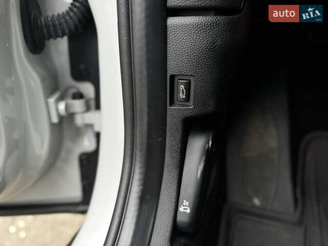 Сірий Міні Cooper, об'ємом двигуна 1.5 л та пробігом 107 тис. км за 12900 $, фото 19 на Automoto.ua