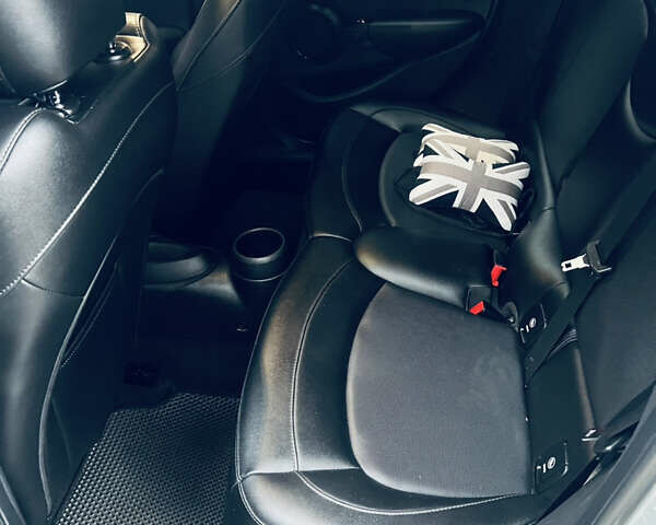 Сірий Міні Cooper, об'ємом двигуна 1.5 л та пробігом 170 тис. км за 14200 $, фото 12 на Automoto.ua