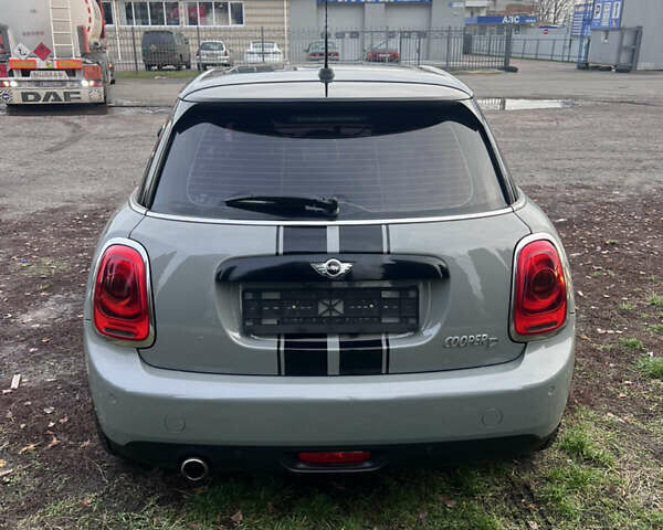 Сірий Міні Cooper, об'ємом двигуна 1.5 л та пробігом 160 тис. км за 14700 $, фото 6 на Automoto.ua