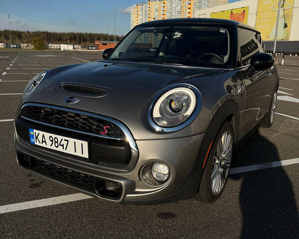 Серый Мини Купер, объемом двигателя 2 л и пробегом 58 тыс. км за 15999 $, фото 6 на Automoto.ua