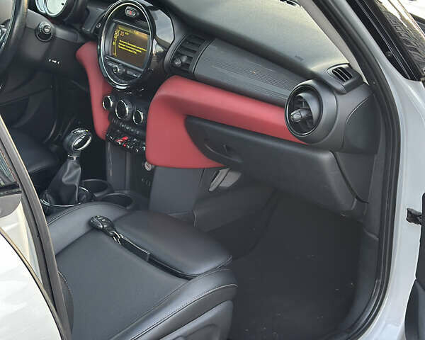 Сірий Міні Cooper, об'ємом двигуна 1.5 л та пробігом 136 тис. км за 13500 $, фото 24 на Automoto.ua