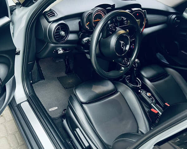 Сірий Міні Cooper, об'ємом двигуна 1.5 л та пробігом 170 тис. км за 14200 $, фото 10 на Automoto.ua