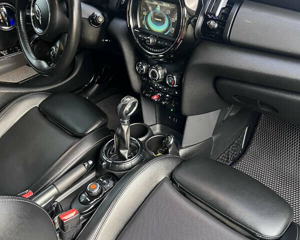 Сірий Міні Cooper, об'ємом двигуна 1.5 л та пробігом 160 тис. км за 14700 $, фото 9 на Automoto.ua