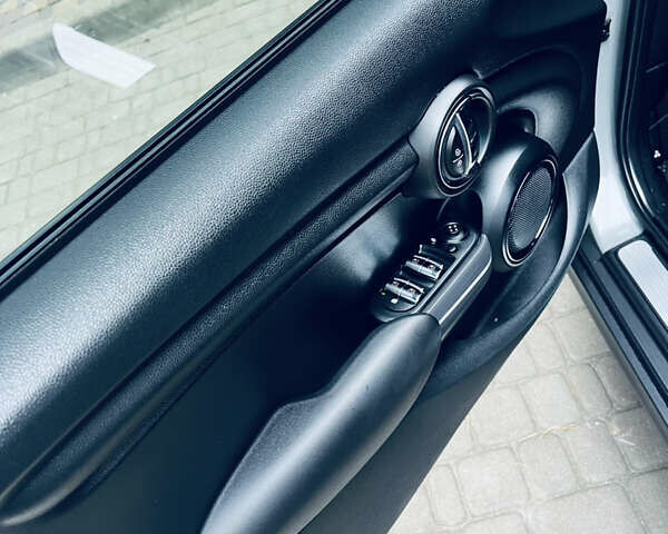 Сірий Міні Cooper, об'ємом двигуна 1.5 л та пробігом 170 тис. км за 14200 $, фото 11 на Automoto.ua