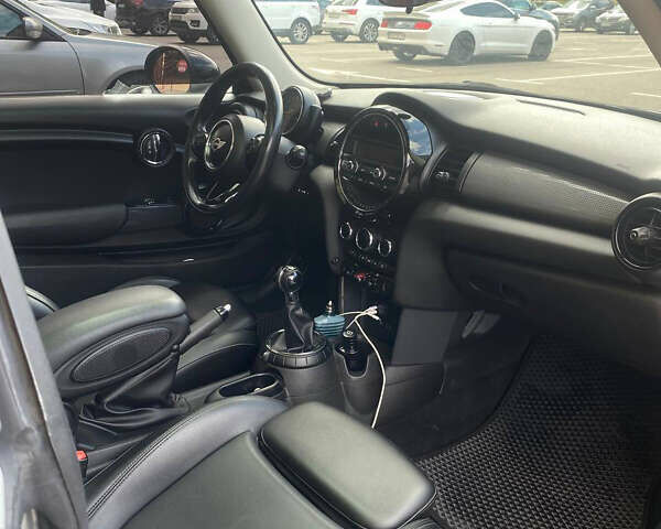 Серый Мини Купер, объемом двигателя 1.5 л и пробегом 118 тыс. км за 10500 $, фото 5 на Automoto.ua