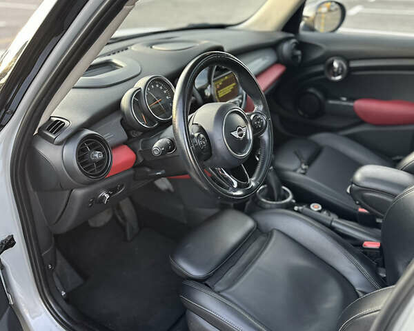 Сірий Міні Cooper, об'ємом двигуна 1.5 л та пробігом 136 тис. км за 13500 $, фото 16 на Automoto.ua