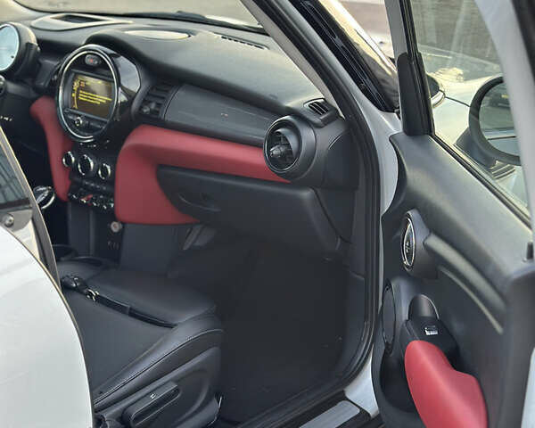 Сірий Міні Cooper, об'ємом двигуна 1.5 л та пробігом 136 тис. км за 13500 $, фото 25 на Automoto.ua