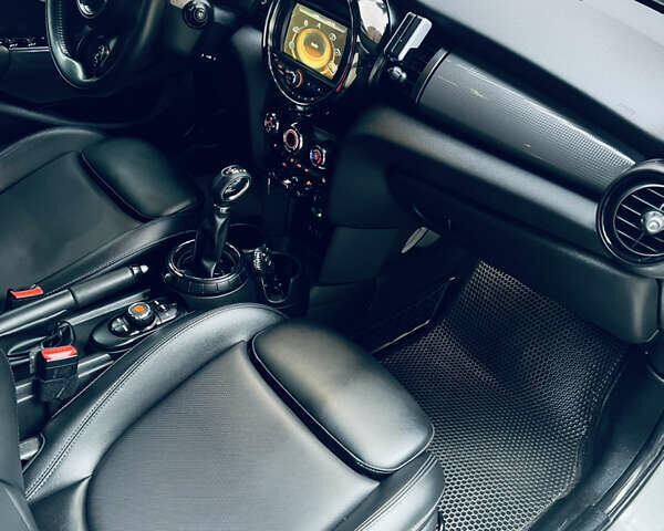 Сірий Міні Cooper, об'ємом двигуна 1.5 л та пробігом 170 тис. км за 14200 $, фото 9 на Automoto.ua