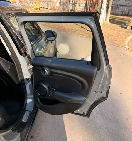 Сірий Міні Cooper, об'ємом двигуна 1.5 л та пробігом 63 тис. км за 15000 $, фото 18 на Automoto.ua