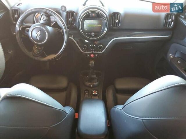 Серый Мини Купер, объемом двигателя 2 л и пробегом 129 тыс. км за 9000 $, фото 7 на Automoto.ua