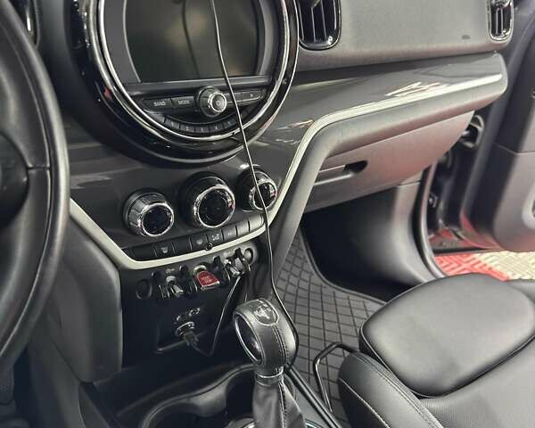 Серый Мини Купер, объемом двигателя 2 л и пробегом 99 тыс. км за 15500 $, фото 16 на Automoto.ua